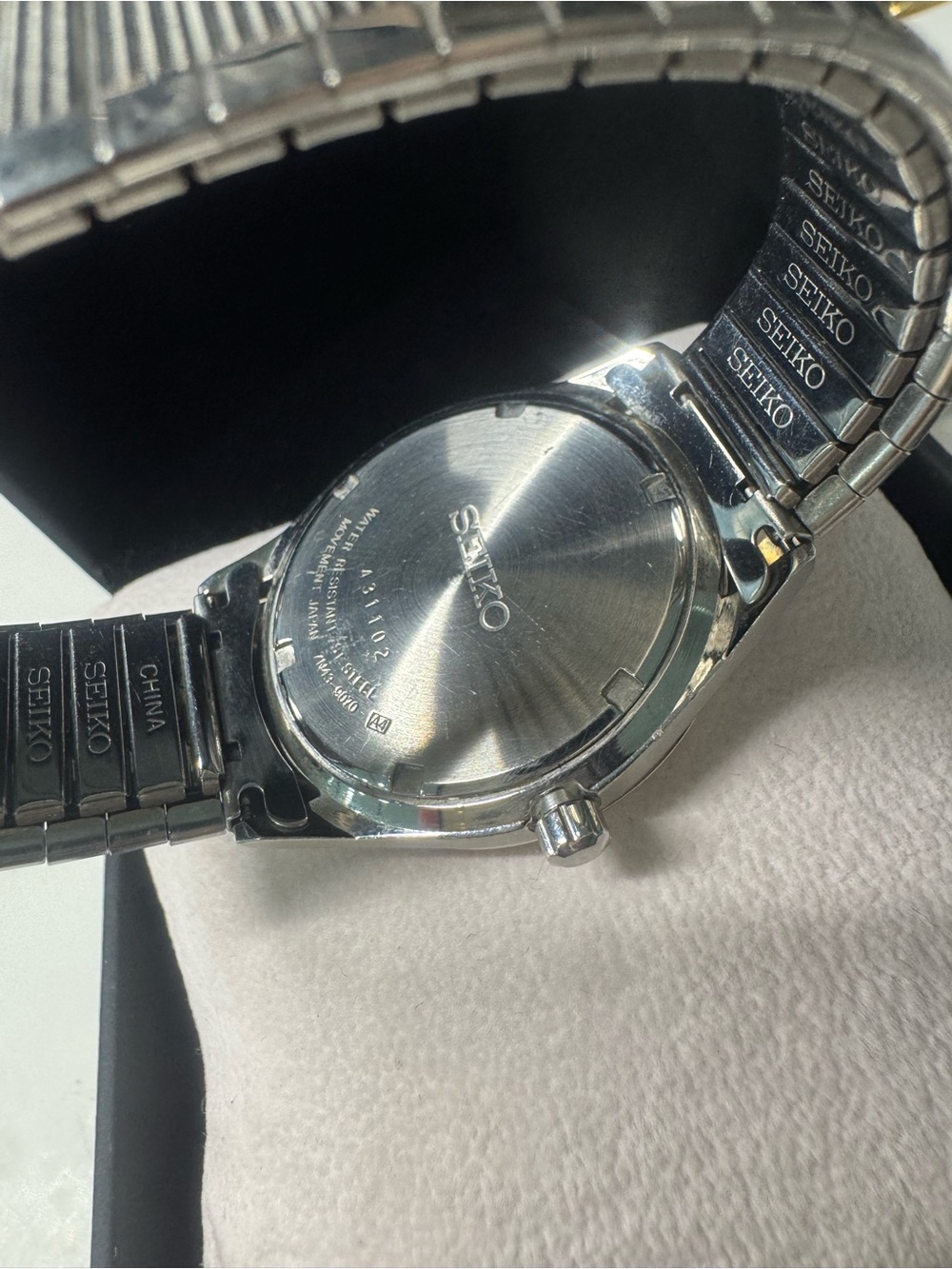 #147 Seiko Silver and White Men's Day-Date Watch - Picture 4 of 6